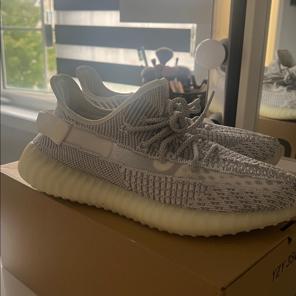 Adidas Yeezy Boost 350 V2 in Gray and Cream - Picture 3 of 4